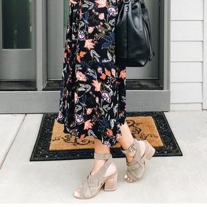 Marc Fisher LTD Valen Heel taupe suede